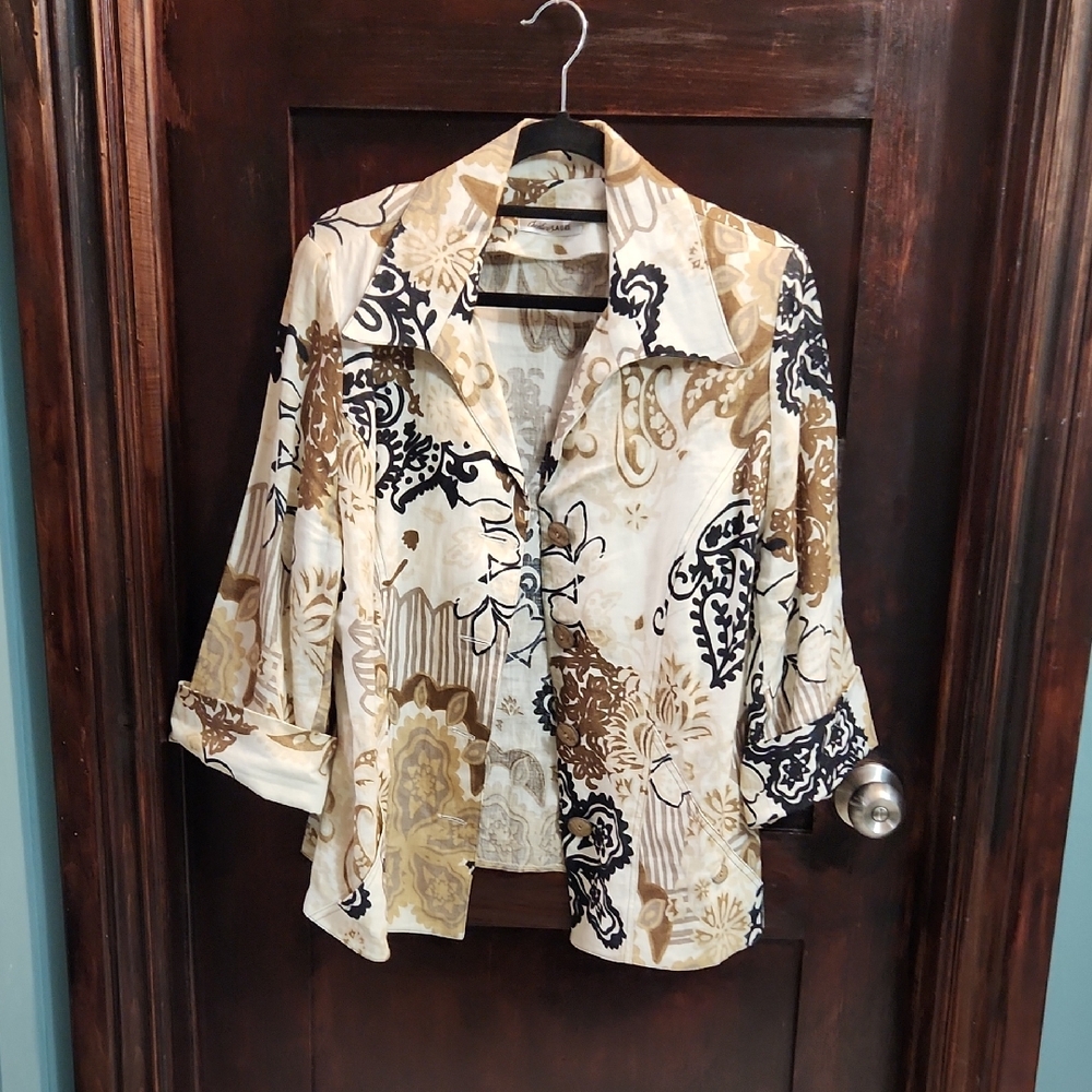 Elegant Women's Patterned Blouse